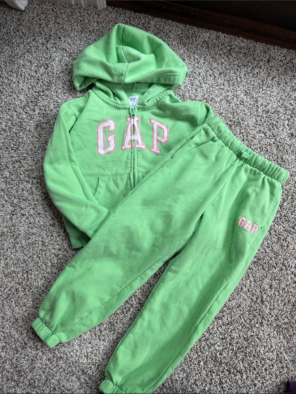 GAP Girls matching Green Hoodie & Jogger Set with Pink Logo size small 6-7